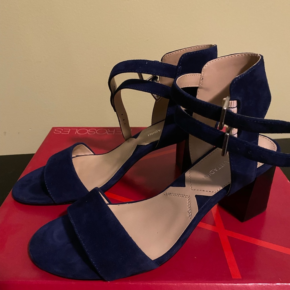 New Adrienne Vittadini navy sandals